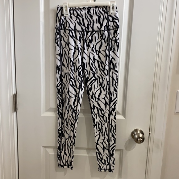 Zyia Active Brilliant 7/8 length Safari Leggings Size 4 NWOT - Picture 6 of 11